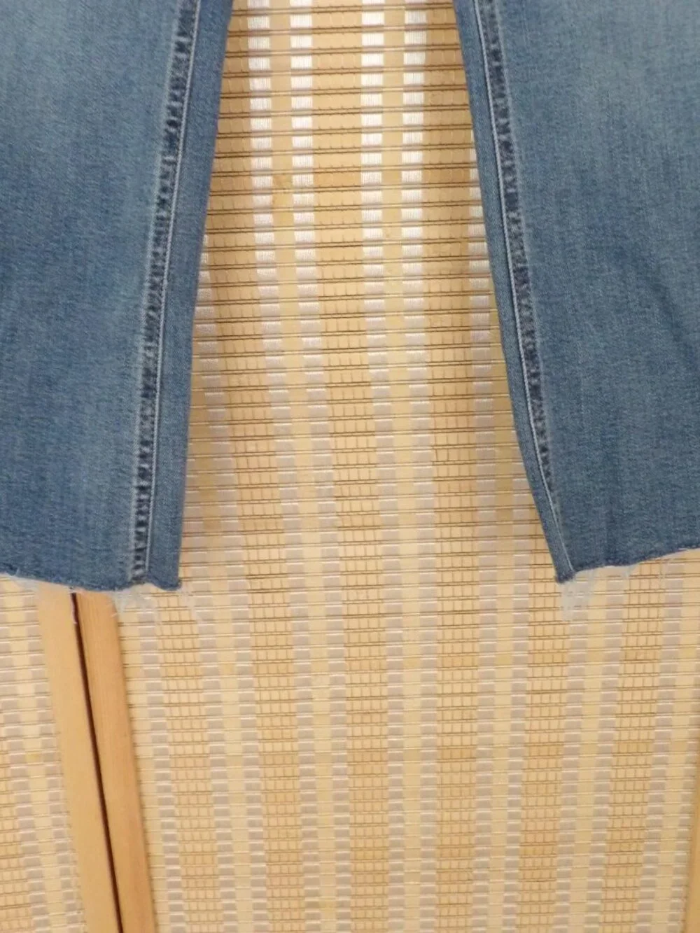 NWT Women's Universal Thread Size 8S High-Rise Kick Flare Raw Hem Jeans